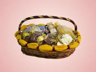 Decorated Chocolate Baskets: Elegant Gift Hampers